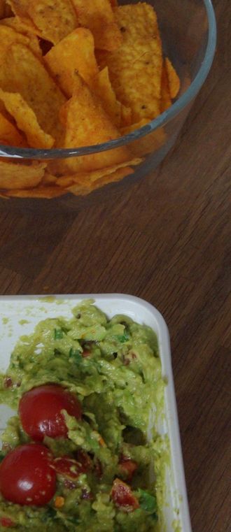 guacamole met tortillachips